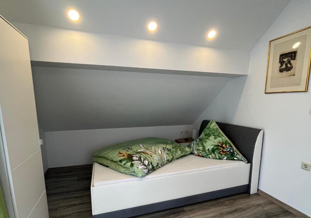 Ferien- Und Businesswohnung Sonnentor Dreiländereck Im Zweiten Stock Apartment *
